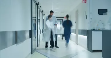 Stire din Eveniment : Un aparținător agresiv a lovit medicul în timpul manevrelor medicale