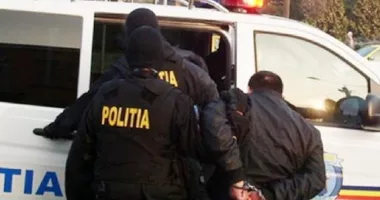 Stire din Eveniment : Scandal spontan între mai multe persoane. S-a încheiat cu arestări și răniți