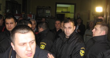 SCANDAL / Congresul extraordinar al Federației Naționale a Sindicatelor Portuare a fost păzit de bodyguarzi și jandarmi - 2