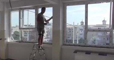 Stire din Actualitate : Scandal monstru la școală. Părinții și profesorii s-au transformat în „zugravi”