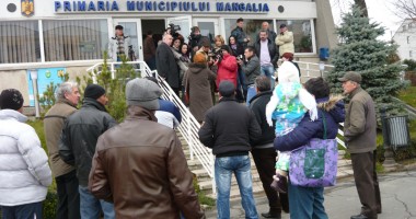 Scandal după scandal în fața Primăriei Mangalia - 3