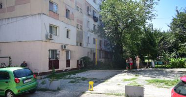 Scandal între vecini pe locurile de parcare! "Să ne dea primăria spațiu pentru mașini!" - 2