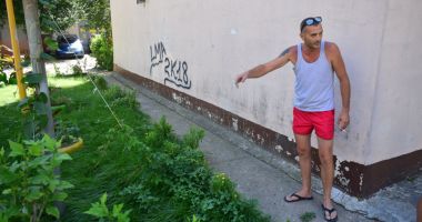Scandal între vecini pe locurile de parcare! "Să ne dea primăria spațiu pentru mașini!" - 4