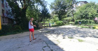 Scandal între vecini pe locurile de parcare! "Să ne dea primăria spațiu pentru mașini!" - 6