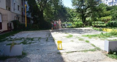 Scandal între vecini pe locurile de parcare! "Să ne dea primăria spațiu pentru mașini!" - 10