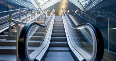 Stire din Eveniment : Anchetă după incidentul de la mall. Autoritățile explică ce s-a întâmplat cu bărbatul de 95 de ani