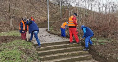 Stire din Politică-Administrație : Scările spre plaja Modern, recondiţionate de administraţia locală