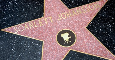 Stire din Monden : Scarlett Johansson a primit o stea pe Walk of Fame