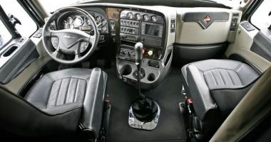 Stire din Eveniment : Descoperire șocantă a vameșilor! Iată ce ascundea sub scaun șoferul unui camion