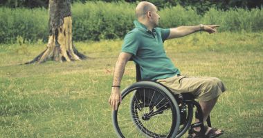 Stire din Social : Accesul la urne rămâne un "lux" pentru persoanele în scaun cu rotile! "Sistemul ar putea fi îmbunătățit"