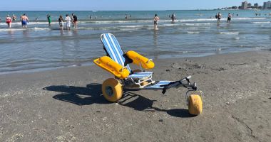 Stire din Social : Persoanele cu dizabilități pot intra și în mare, pe opt plaje de pe litoral