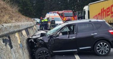 Stire din Eveniment : Trei persoane au fost rănite într-un accident rutier pe DN17
