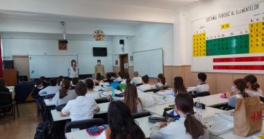 Stire din Cultură-Educație : Renunțarea la teze, una dintre modificările prognozate pentru anul școlar viitor
