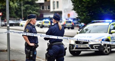 Stire din Actualitate : Scene ireale în Suedia. O mașină a intrat într-un grup de peste 100 de persoane