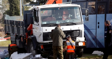 Stire din Actualitate : Scenele de groază de la Nisa și Berlin se repetă! Un camion a intrat în plin într-o mulțime, la Ierusalim