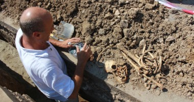 Zona Casa de Cultură, amplasată pe un imens cimitir - 6