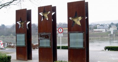 Stire din Politică-Administrație : Aderarea României la Schengen, amânată