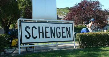 Stire din Actualitate : BOMBĂ PENTRU ROMÂNI! OLANDA NU NE VREA ÎN SCHENGEN