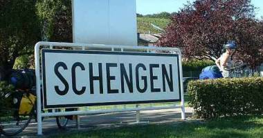 Stire din Actualitate : "Frontierele spațiului Schengen au căzut"