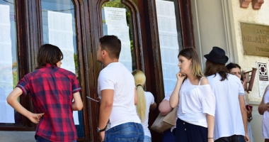 Stire din Cultură-Educație : Se schimbă din nou bacalaureatul! Probele orale date în timpul anului școlar și lucrările evaluate pe calculator