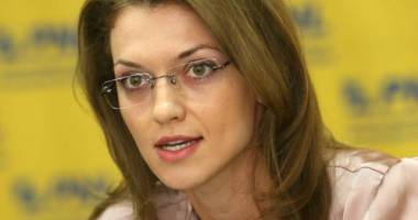 Stire din Monden : Gorghiu: "Schimbarea nu poate fi doar de fațadă"