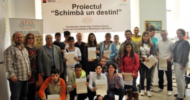 Stire din Economie : Cum poți schimba viața unui tânăr nu prea norocos, cu un pumn de bani