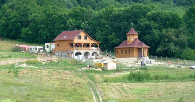 Stire din Cultură-Educație : IPS Teodosie va oficia la Băneasa