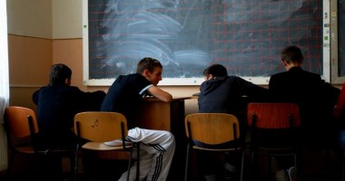 Stire din Cultură-Educație : Mai multe șanse pentru elevii de la țară
