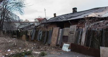 Stire din Actualitate : Un sfert dintre adolescenții români nu merg la școală, iar 4 din 10 copiii trăiesc la limita sărăciei