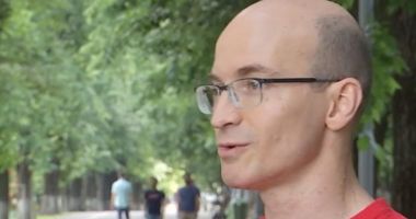 Stire din Cultură-Educație : Un tată se luptă cu ministerul Educaţiei pentru ca fiul său să meargă la şcoală. "Legea asta e absurdă"