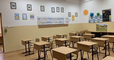 Stire din Eveniment : Agresiune repetată în școală. Un elev a atacat învățătoarea, directoarea și psihologul