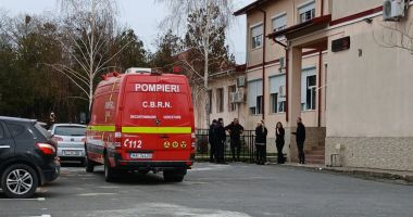 S-a dat alarma la școala din localitatea Cuza-Vodă. 260 de elevi și 15 cadre didactice evacuate - 2