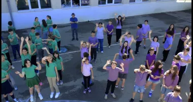 Stire din Cultură-Educație : Elevii claselor a IV-a de la Școala „Ion Jalea” au organizat un flashmob pentru pace