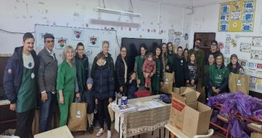 Stire din Cultură-Educație : Gest de generozitate la Școala Gimnazială Nr. 1 Făurei