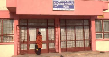 Stire din Cultură-Educație : Caz șocant la Constanța / Profesoară bătută de părinții unei eleve