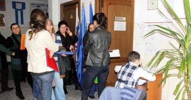Câte locuri mai sunt în clasa I - 2