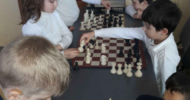 Stire din Cultură-Educație : Concurs de șah, de Ziua Unirii, la Școala nr. 29 "Mihai Viteazu" din Constanța