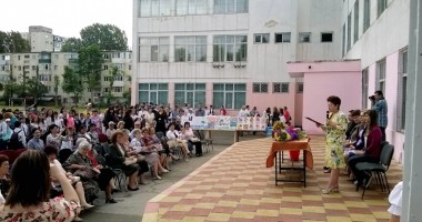 Sărbătoare la Școala nr. 37.  "O reuniune de suflet pentru oameni cu suflet" - 3