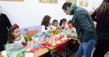 Târg de toamnă la Școala "Tonitza". Toți banii, donați pentru amenajarea plajei terapeutice - 4