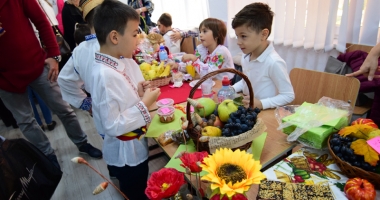 Târg de toamnă la Școala "Tonitza". Toți banii, donați pentru amenajarea plajei terapeutice - 5