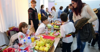 Târg de toamnă la Școala "Tonitza". Toți banii, donați pentru amenajarea plajei terapeutice - 6