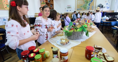 Târg de toamnă la Școala "Tonitza". Toți banii, donați pentru amenajarea plajei terapeutice - 3