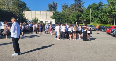 A început școala! Odată cu ea, și maratonul părinţilor din Constanţa la unităţile de învăţământ - 4