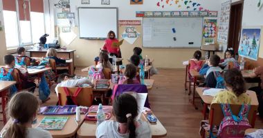 Elevii Școlii nr. 40 au citit alături de actorii Teatrului de Stat - 3