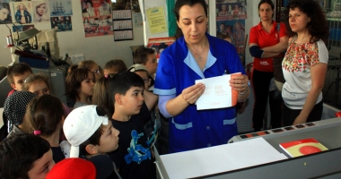 Sute de elevi constănțeni, în vizită la Tipografia "Cuget Liber" - 3