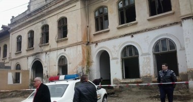 Stire din Politică-Administrație : Fosta școală din Cernavodă va fi demolată