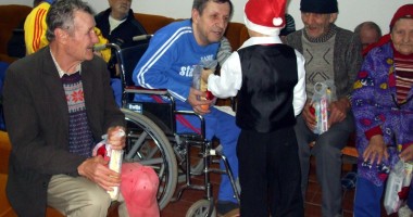 Stire din Cultură-Educație : "Un zâmbet pentru bunicii noștri"