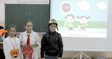 Stire din Cultură-Educație : Elevii din Crucea au învățat cum să se păzească de accidente