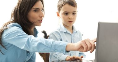 Stire din Cultură-Educație : Școala de acasă. Ce spun profesorii constănțeni despre predarea online