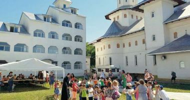 Stire din Social : Școala de Vară de la parohia "Sfântul Vasile", anulată din cauza coronavirusului